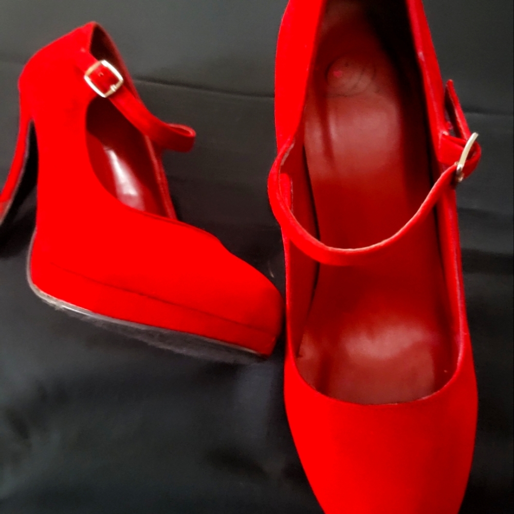 Red velvet diva heels